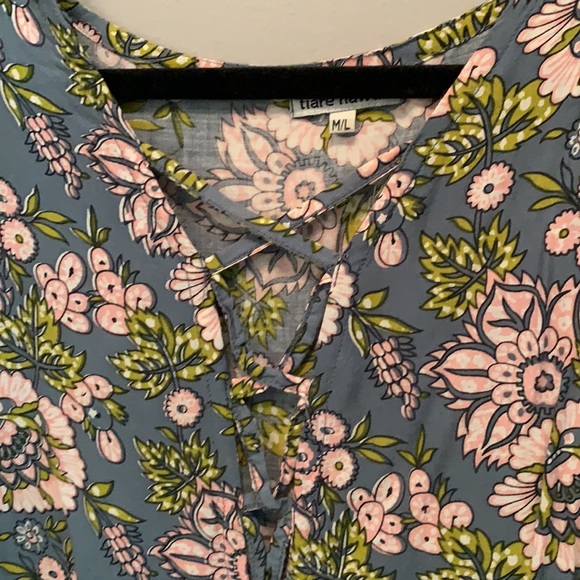 Tiare Hawaii M/L floral top - Picture 2 of 3